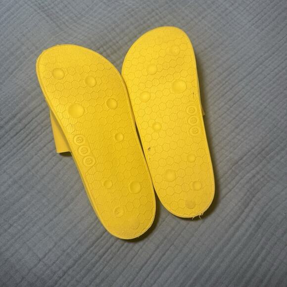 These are officially licensed SpongeBob SquarePants slide sandals. size 7 - Picture 4 of 6